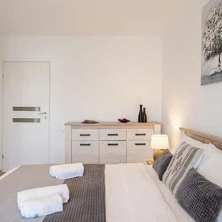 View By The River Apartment *