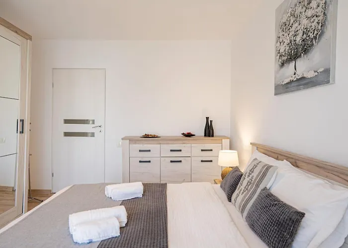 View By The River * Bukarest