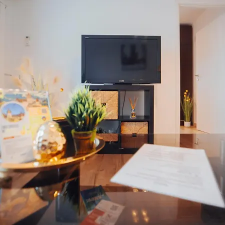 View By The River Apartament *